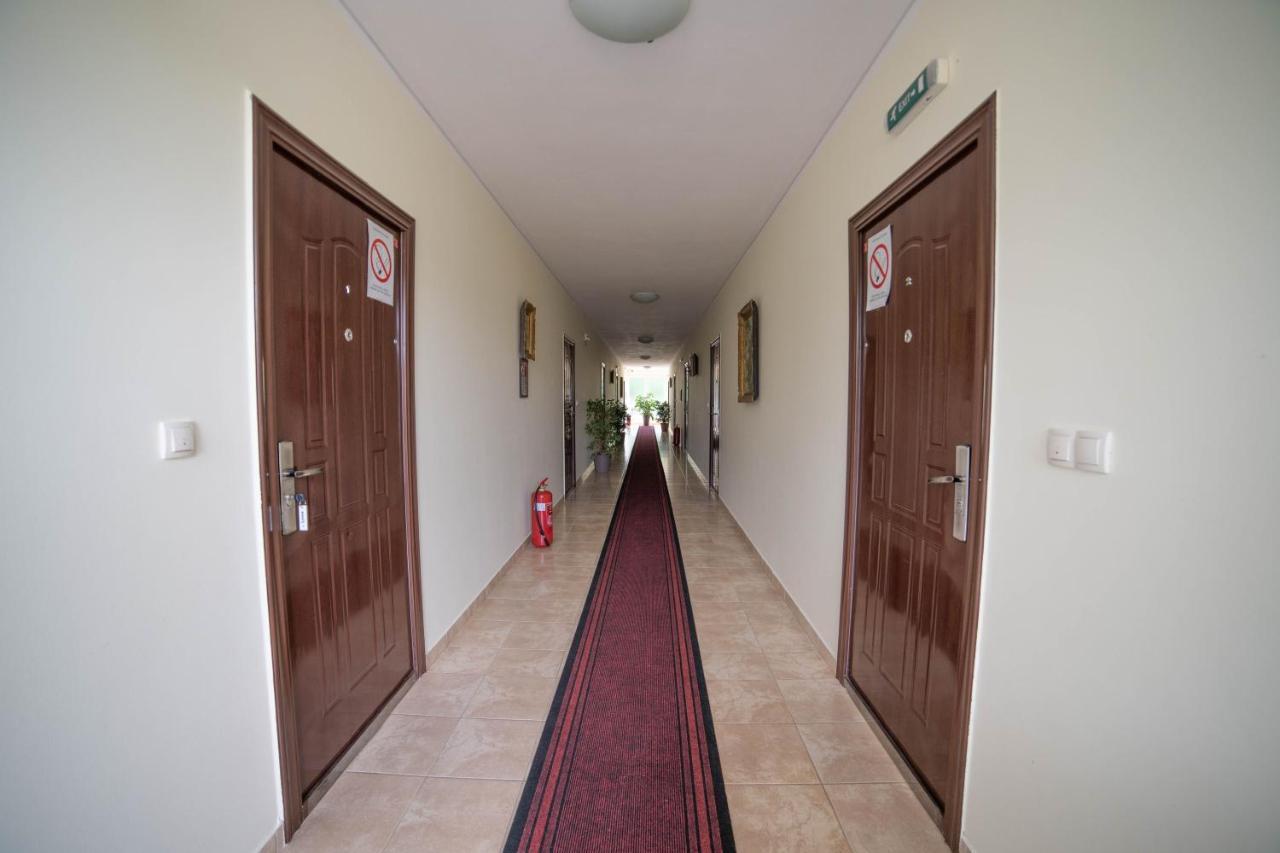 Prenociste Leona Aparthotel Veliko Gradište Exterior foto