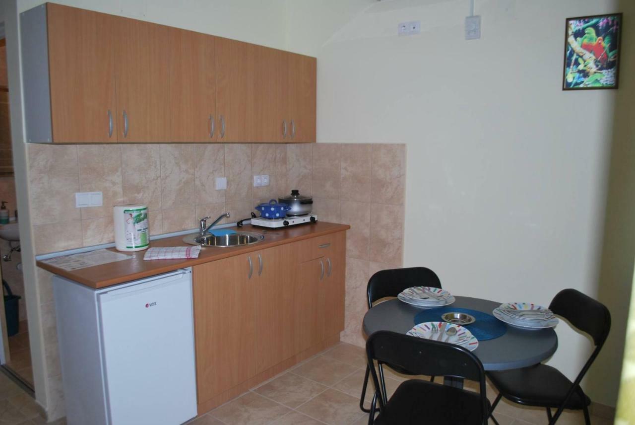 Prenociste Leona Aparthotel Veliko Gradište Exterior foto